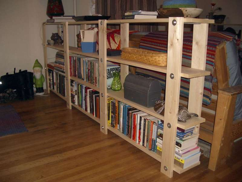 Россияне предпочитают читать детские книжки