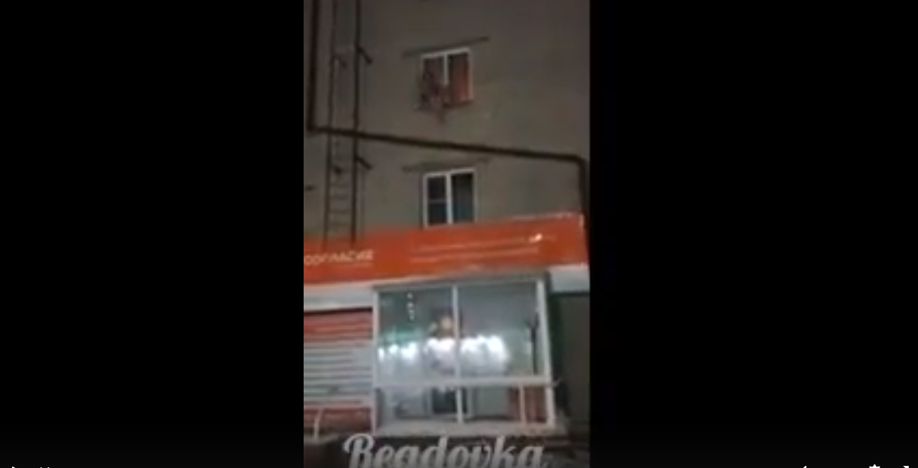Обкуренная мамаша, пытавшаяся убить свою двухлетнюю дочь, предстала перед судом