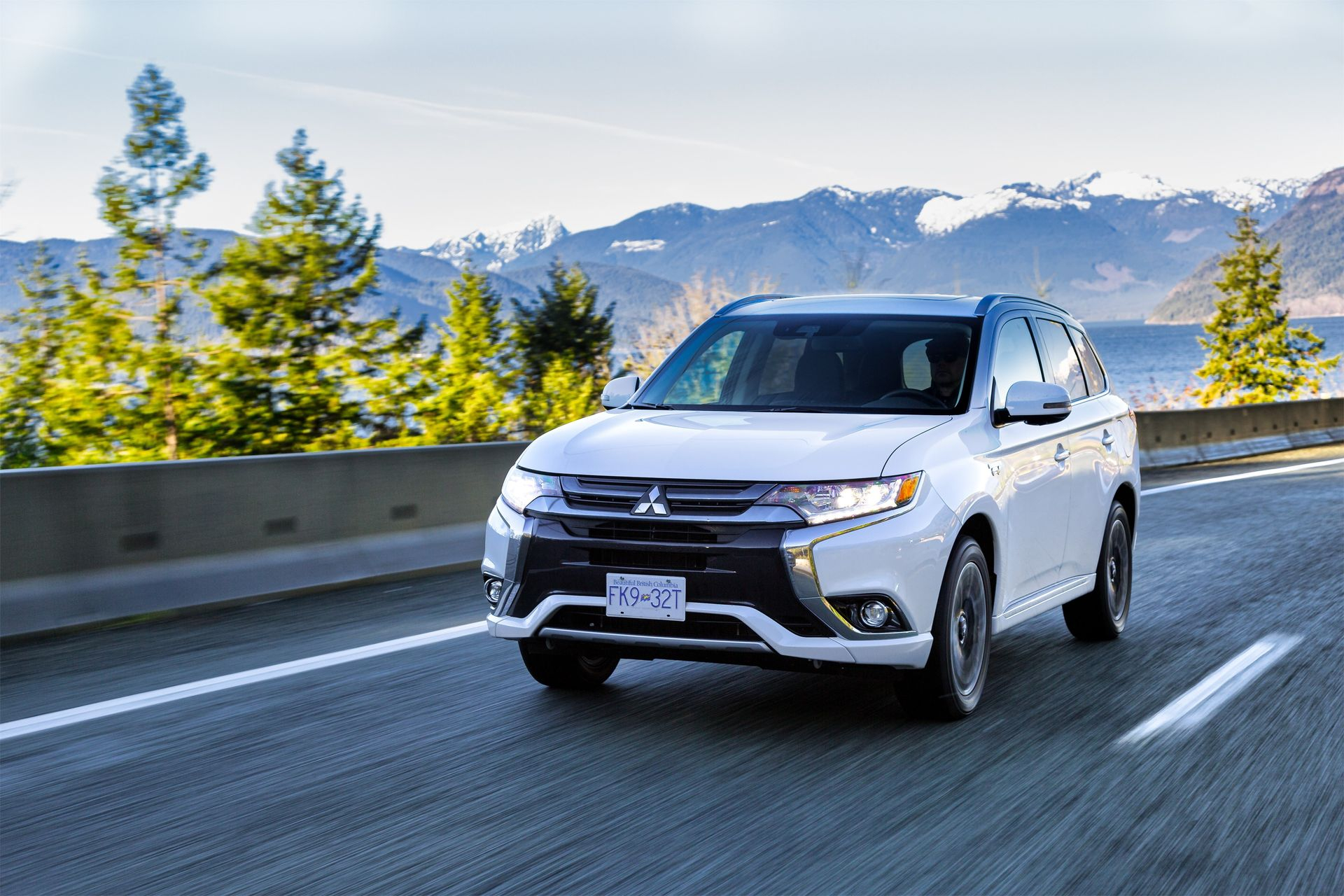 Mitsubishi 4 года торговал опасными автомобилями