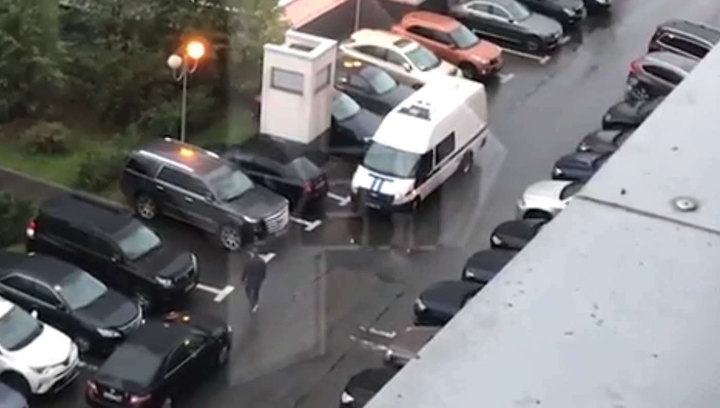 Пьяный москвич грозился отстреливаться от полиции, если его квартиру начнут брать штурмом