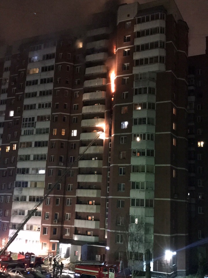 Три маленьких ребенка госпитализированы из-за пожара в16-этажном доме
