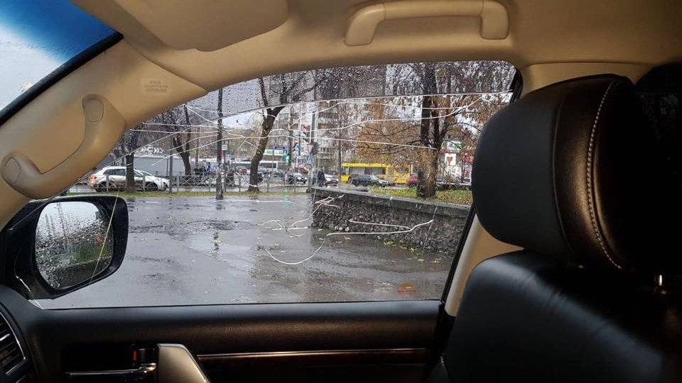 Неизвестные в центре Перми обстреляли Land Cruiser депутата
