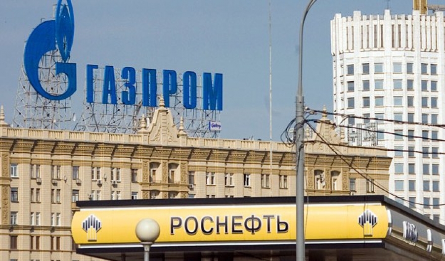 Правительство договорилось с нефтяными компаниями, но цены на бензин все равно растут