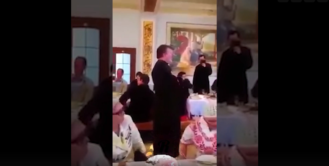 Публикация видео с поющим «Мурку» священником обошлась петербуржцу в 300 тысяч