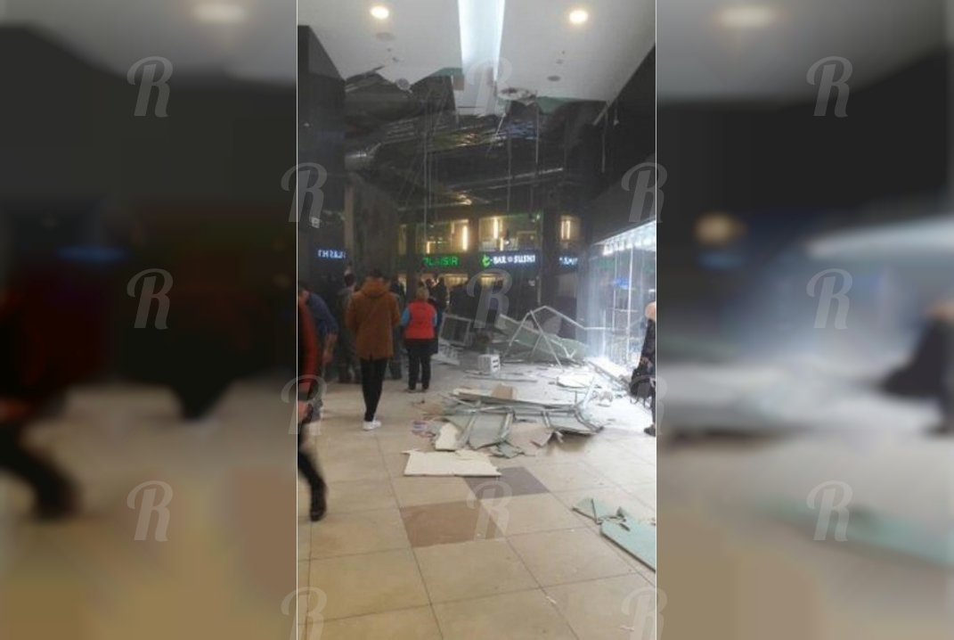 В минском ТЦ ни с того ни с сего обвалился потолок