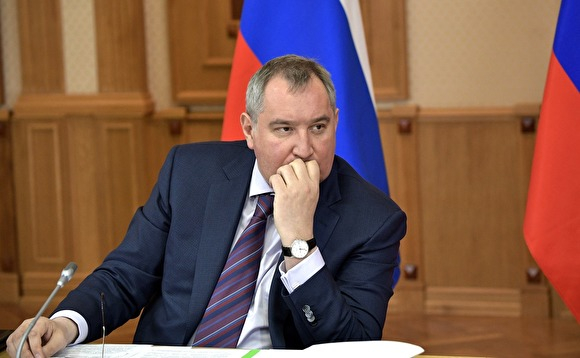 Рогозин проверит, высаживались ли американцы на Луне