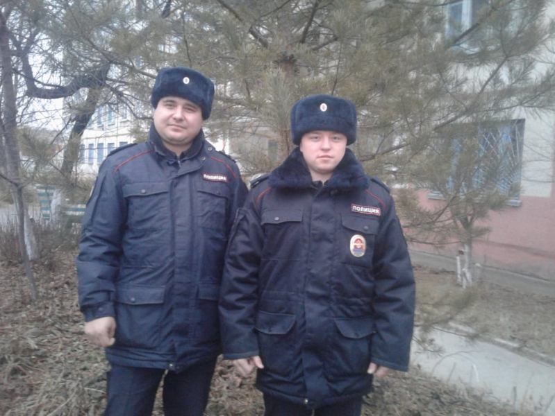 Полицейские спасли из горящей квартиры многодетную семью