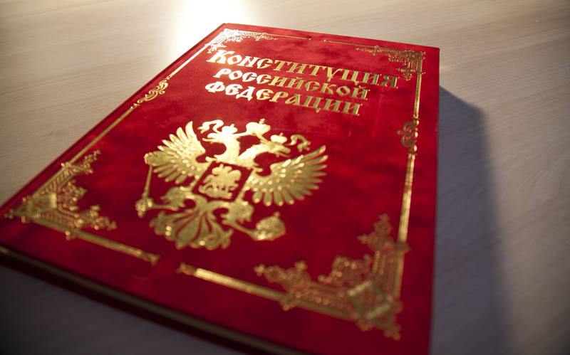 Госдума хочет наказывать за оскорбление государства и чиновников в сети