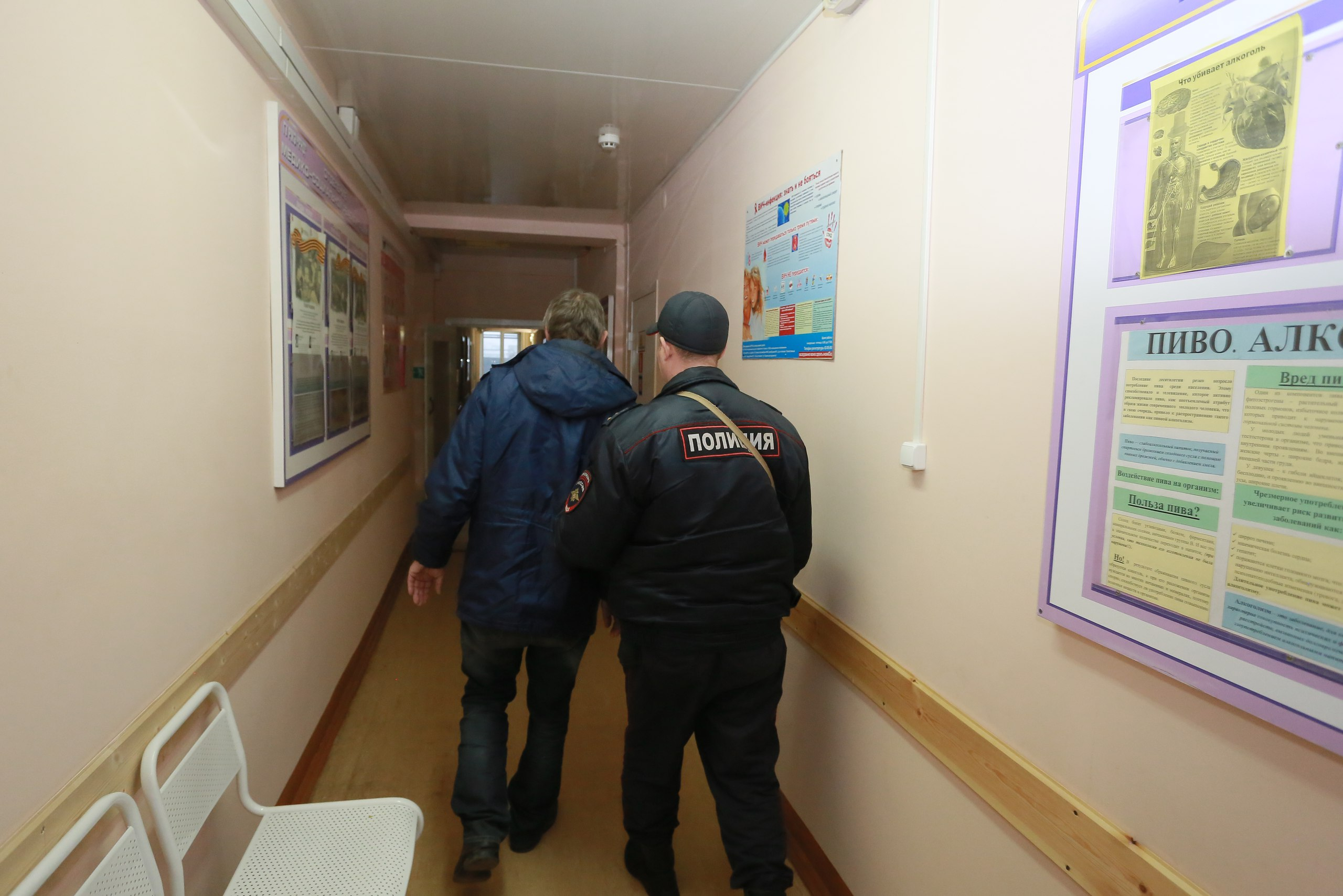 В иркутском полицейском участке несколько мужчин изнасиловали женщину