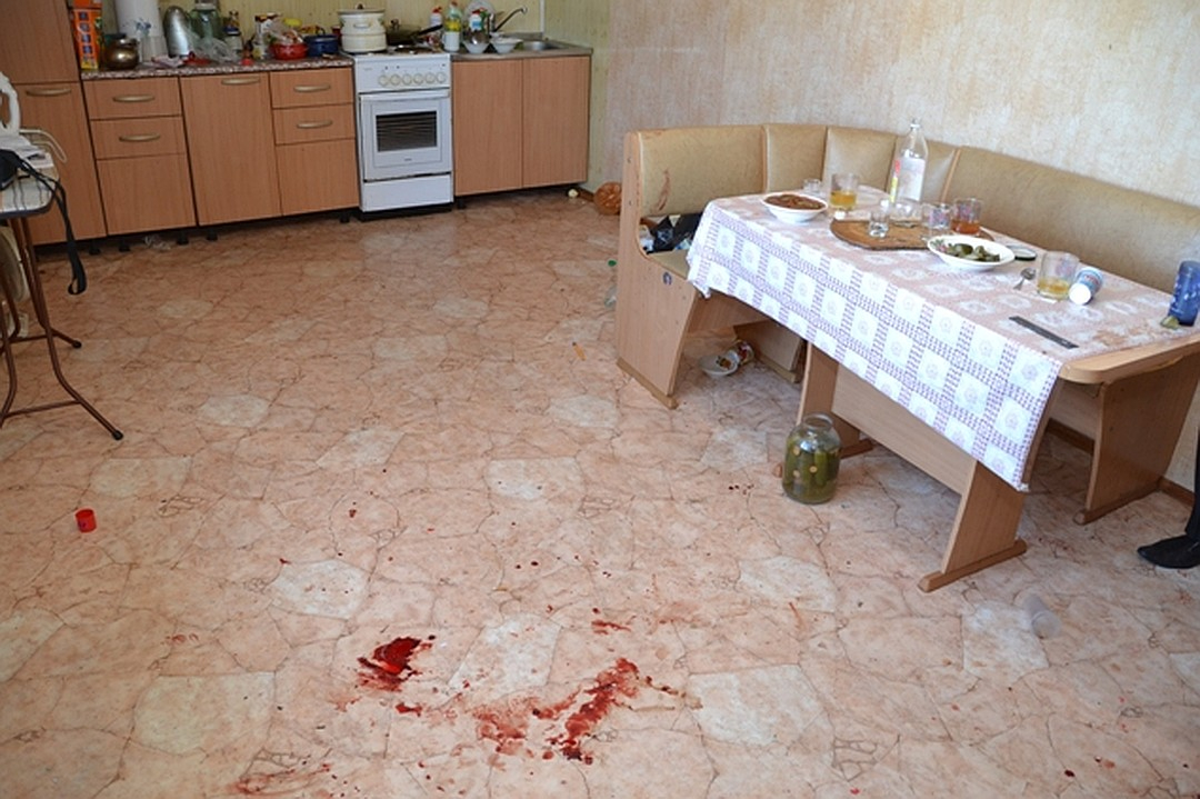 Молодая мать зарезала годовалого сына, пока ее муж был в отъезде