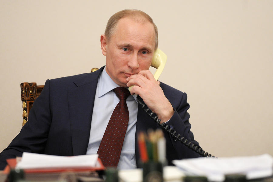 Смартфон для Путина – это эксгибиционизм или постмодернизм?