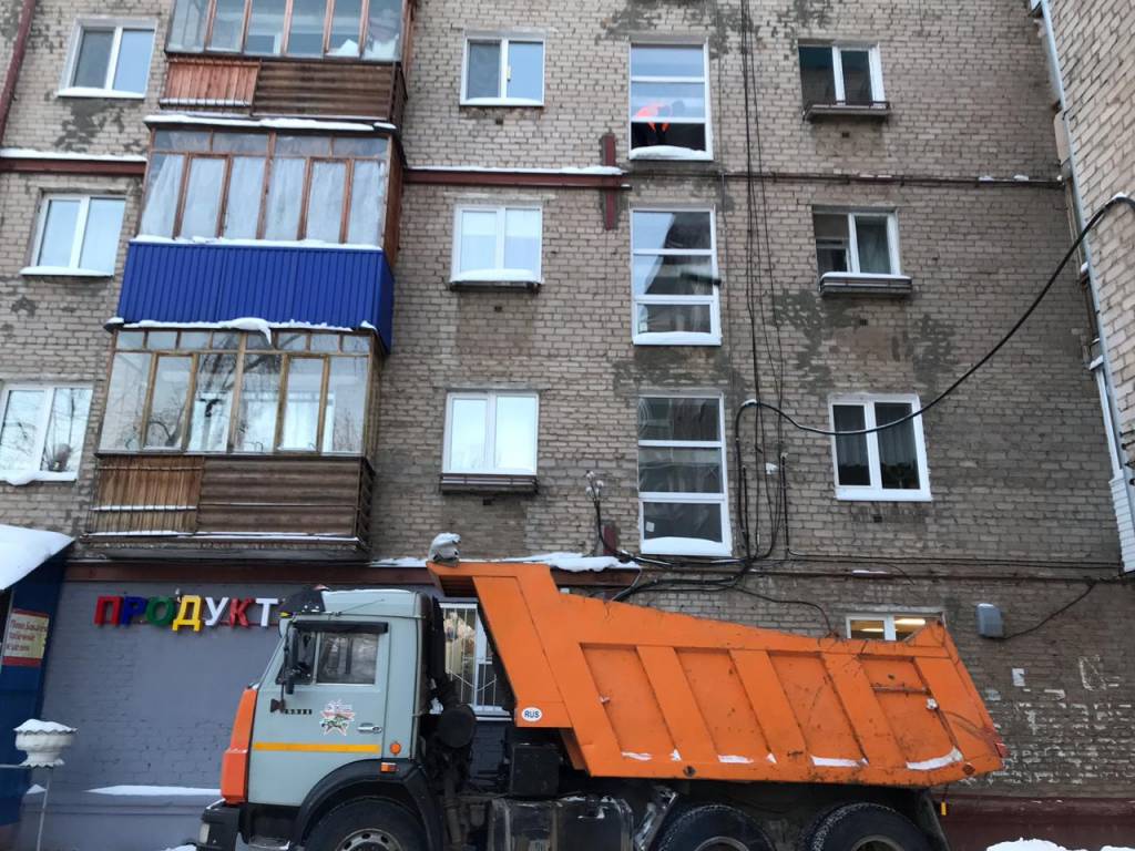 Пожилая пермячка забила квартиру мусором и переехала в подъезд