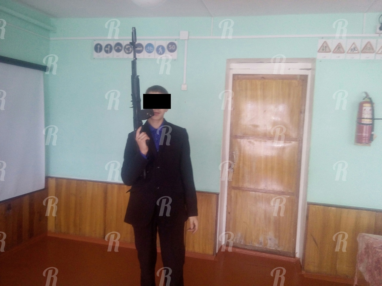 Девятиклассник стрелял в школу за то, что его избили