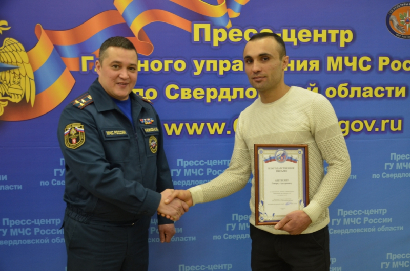 Многодетный отец бросился спасать чужих детей из горящего дома