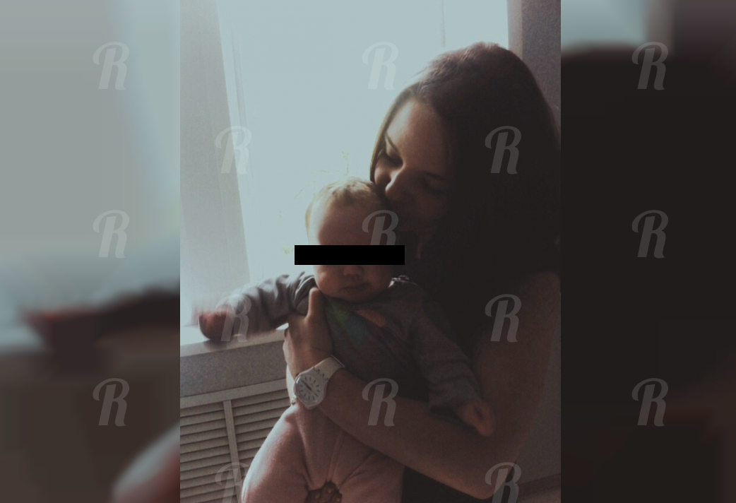 Трехлетняя девочка умерла в квартире, где ее на неделю заперла молодая мать