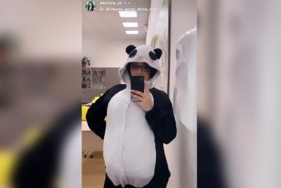 Учительница русского языка пришла на урок в костюме панды