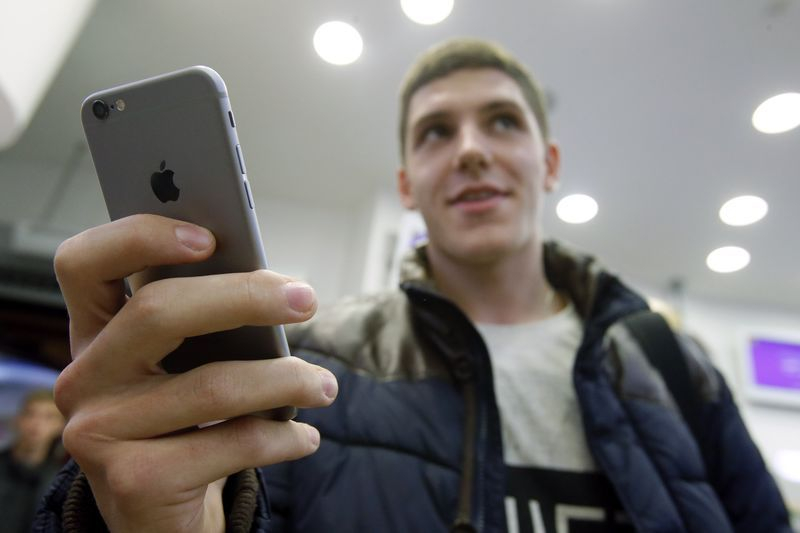 Из-за сбоя в программе счастливчики несколько минут покупали iPhone 8 за 5 тыс рублей