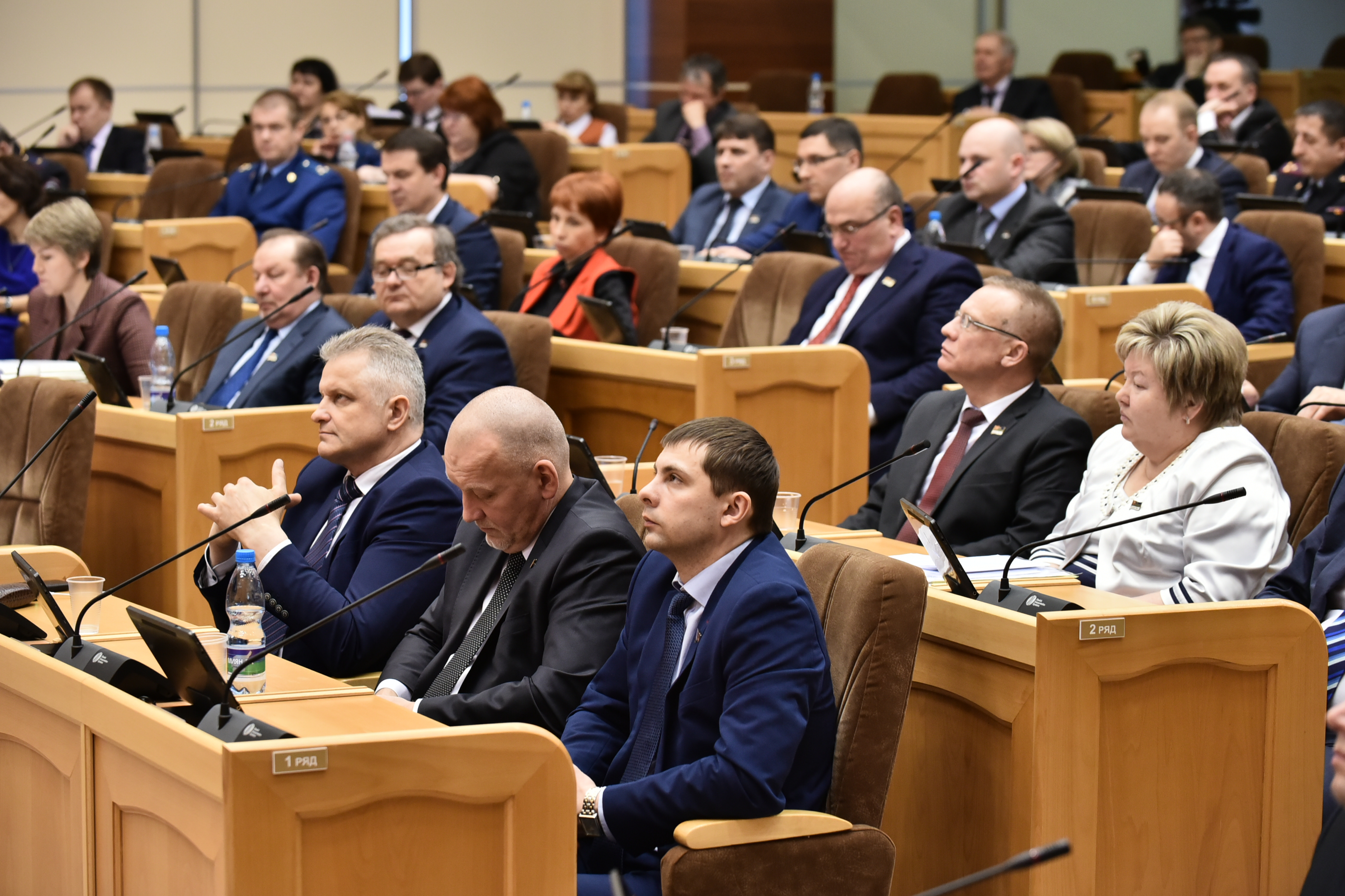 В России десятки депутатов живут за чертой бедности