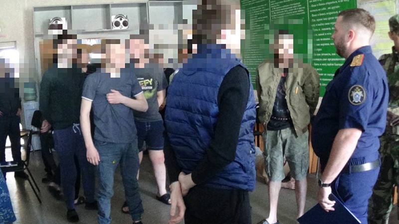 Силовики взяли штурмом наркоцентр «Свобода», где насильно удерживали более 20 человек