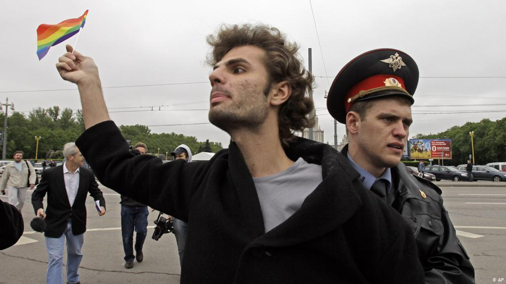 Почти половина россиян поддерживают геев и лесбиянок