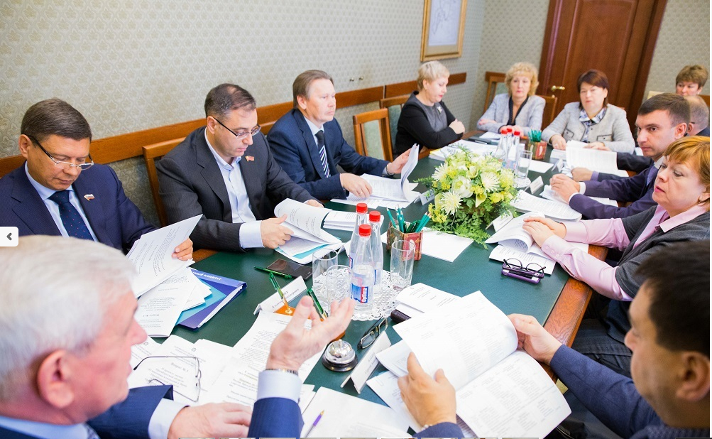 Вы не поверите, за что Минтруд предложил ввести новую доплату чиновникам