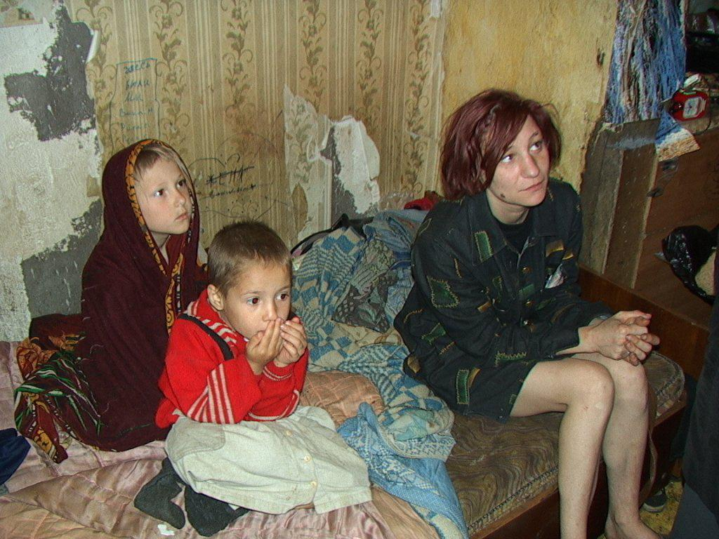 Выяснилось, что жить в достатке россиянам мешают дети