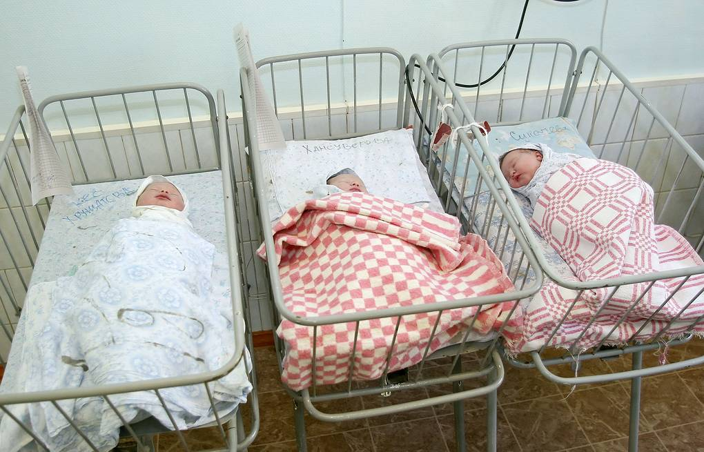 Россия проваливается в демографическую яму