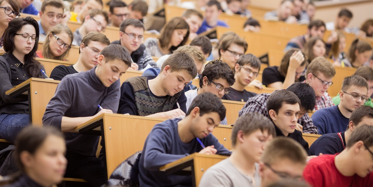 Искусственный интеллект будет следить за жизнью оппозиционных студентов