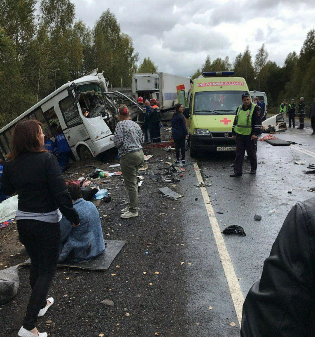 В результате ДТП под Ярославлем 9 человек погибли