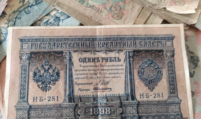 Южноуралец затеял ремонт и нашел под полом царский тайник