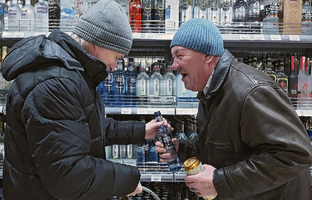 В России запретят продажу алкоголя в магазинах и барах жилых домов