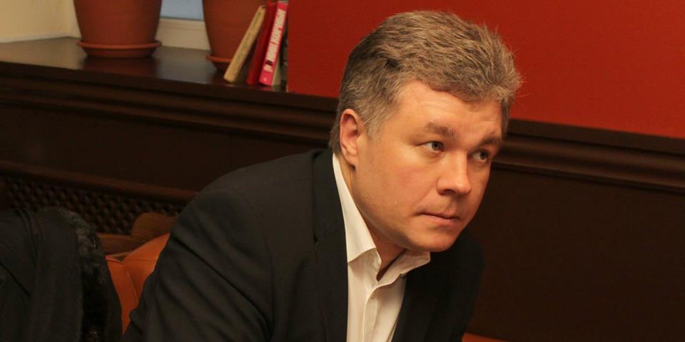 Писатель помог школьнице написать сочинение по своему рассказу и “получил” за него тройку