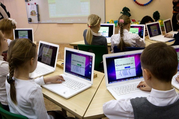Из-за нехватки средств не все школы в России подключат к интернету