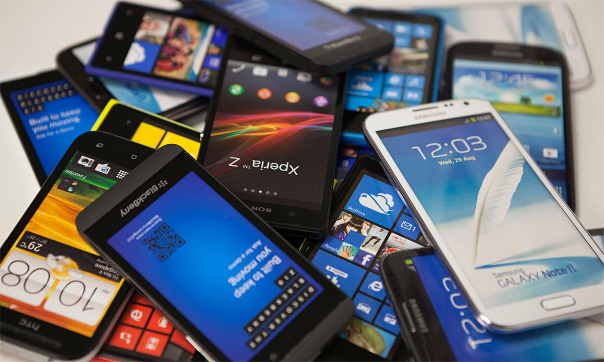 Госдума в первом чтении поддержала запрет на продажу смартфонов без российского ПО