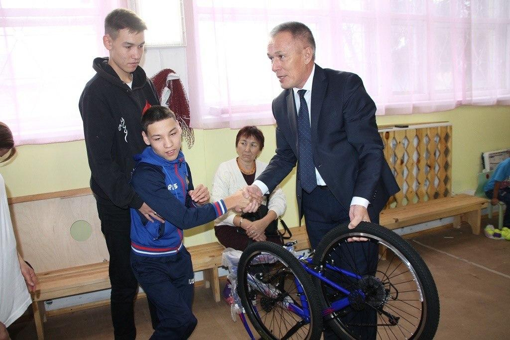 Мама ребенка с ДЦП, которому башкирский чиновник подарил велосипед, прокомментировала реакцию семьи