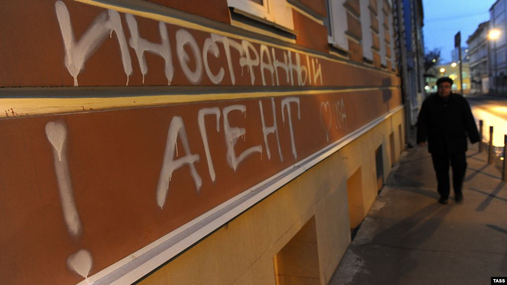 Госдума одобрила законопроект о признании иноагентами физических лиц