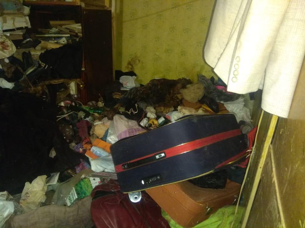 В Татарстане труп мужчины полгода пролежал в квартире под грудами мусора