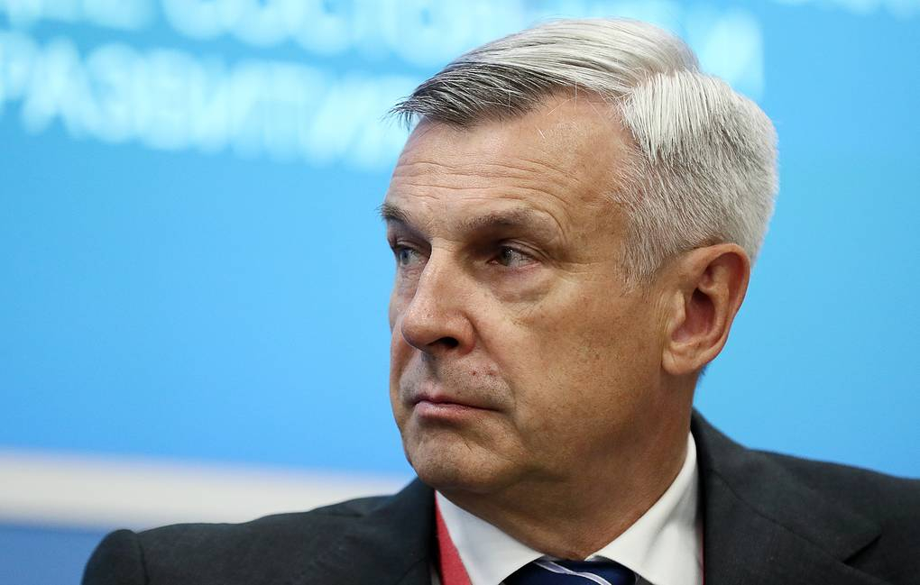 Губернатор Колымы отправил чиновников считать больничные наволочки и простыни