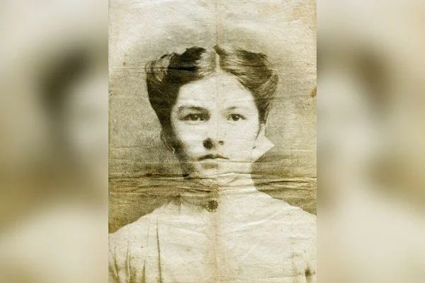 История самой хмурой девушки на свете, которую никто в мире так и не смог рассмешить