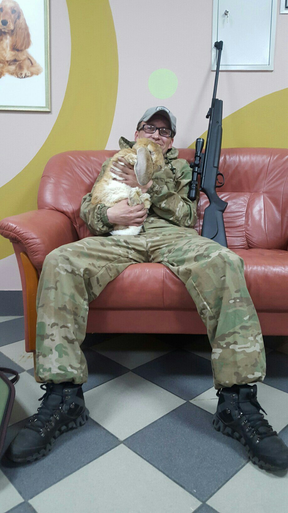 Жители Мурманска переломали ноги догхантеру