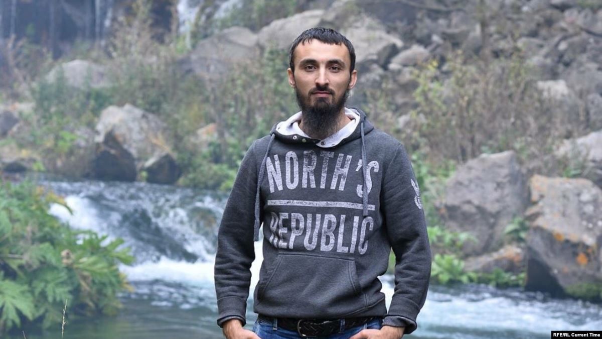 На чеченского блогера Тумсо Абдурахманова было совершенно нападение