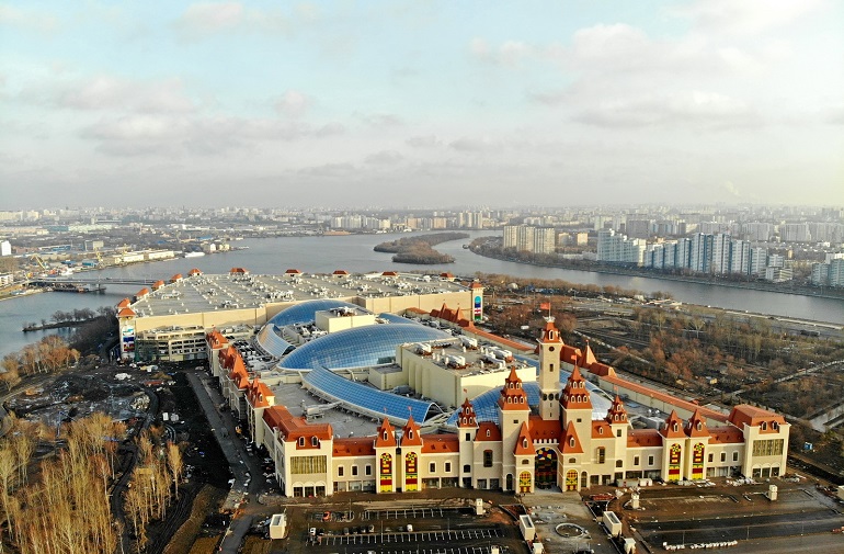 Что не так с «Диснейлендом по-русски», который открылся в Москве?