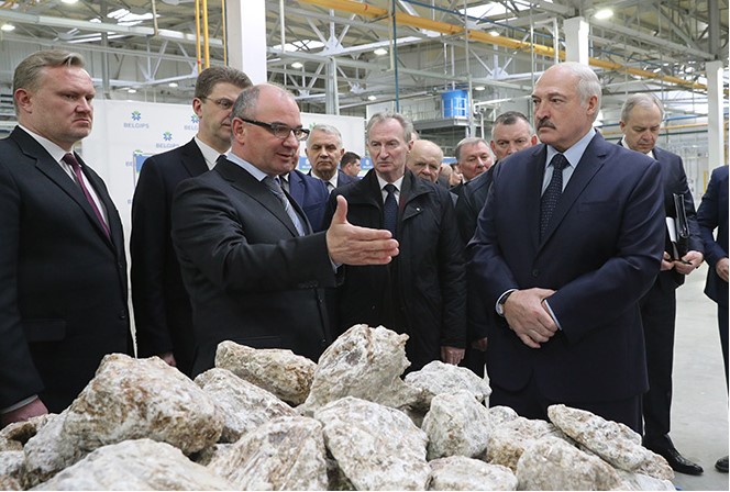 В Беларуси прогресс по ситуации с коронавирусом: Лукашенко признал его наличие