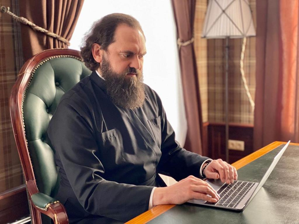 В РПЦ предложили отпускать грехи через Skype