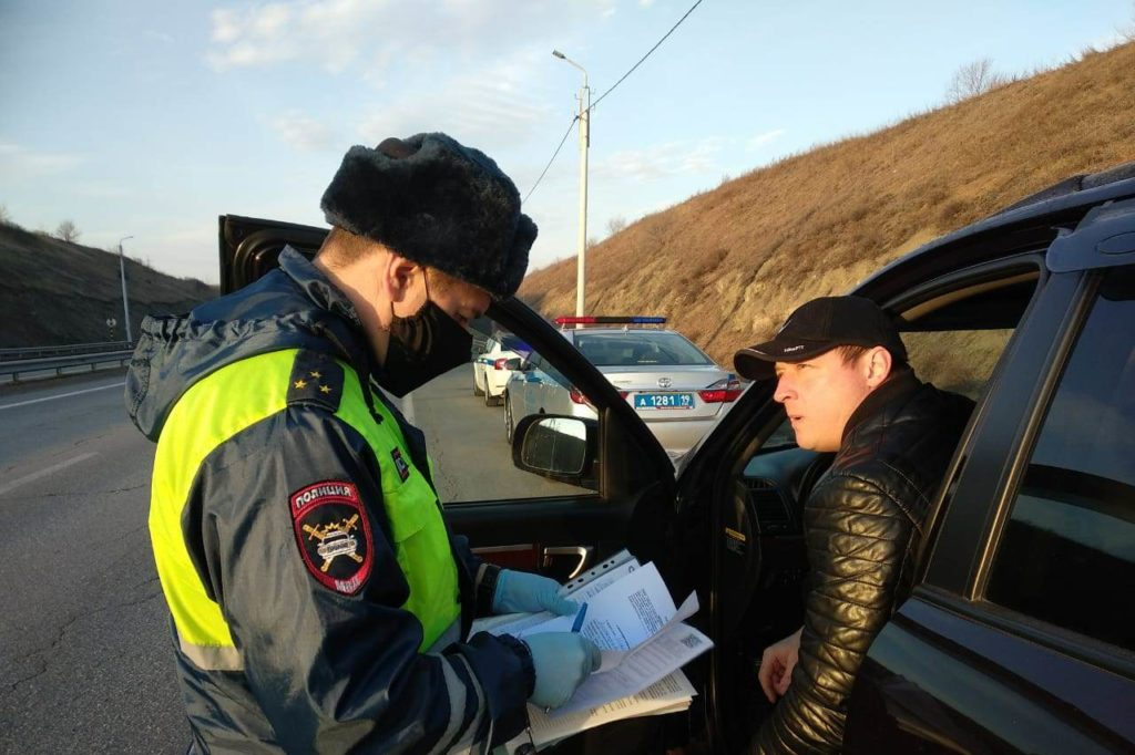 Как правильно ответить инспектору ГИБДД, если вас остановили во время карантина