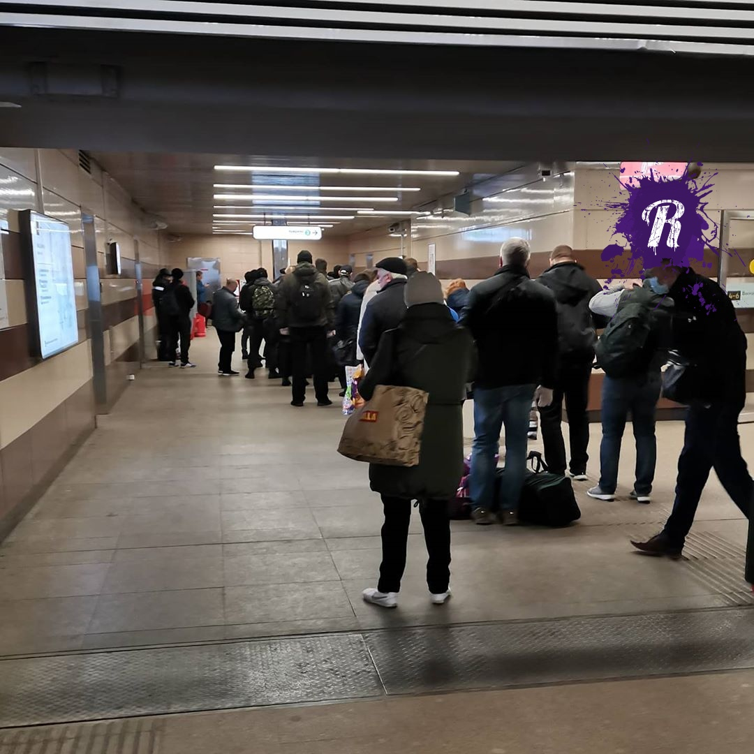 Москва открыла введение пропусков с гигантских пробок на дорогах и на вход в метро