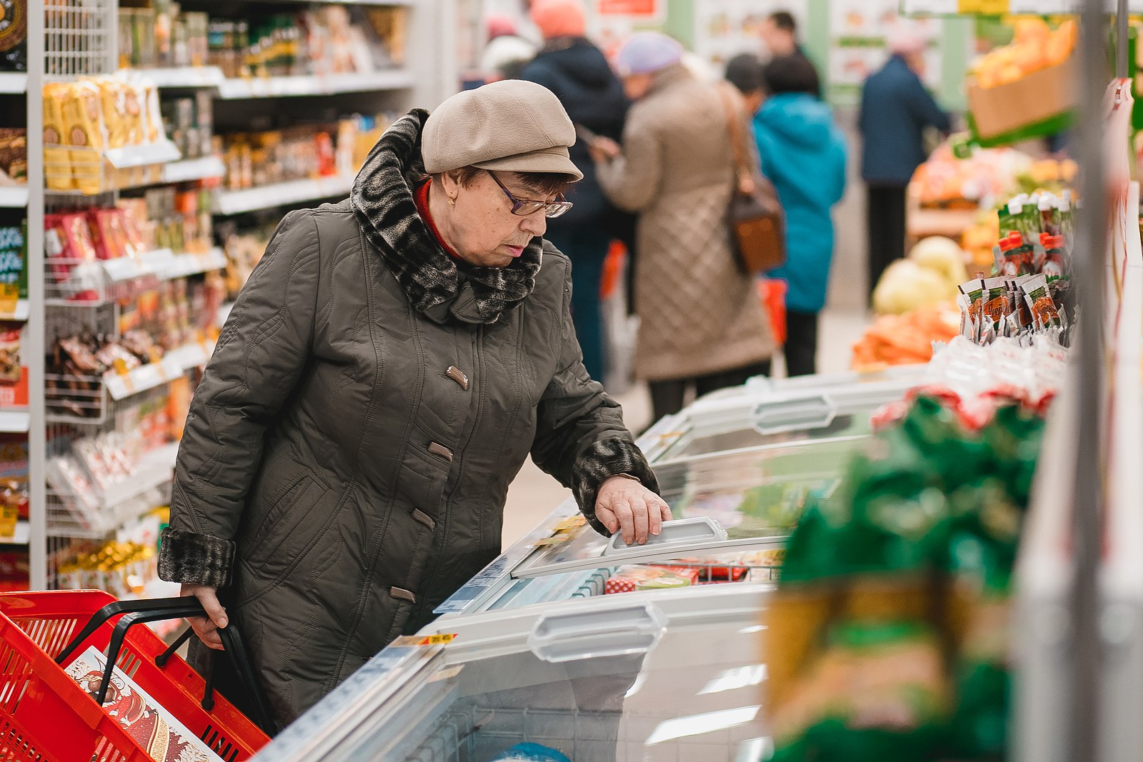Продуктовые карточки для населения вводиться не будут