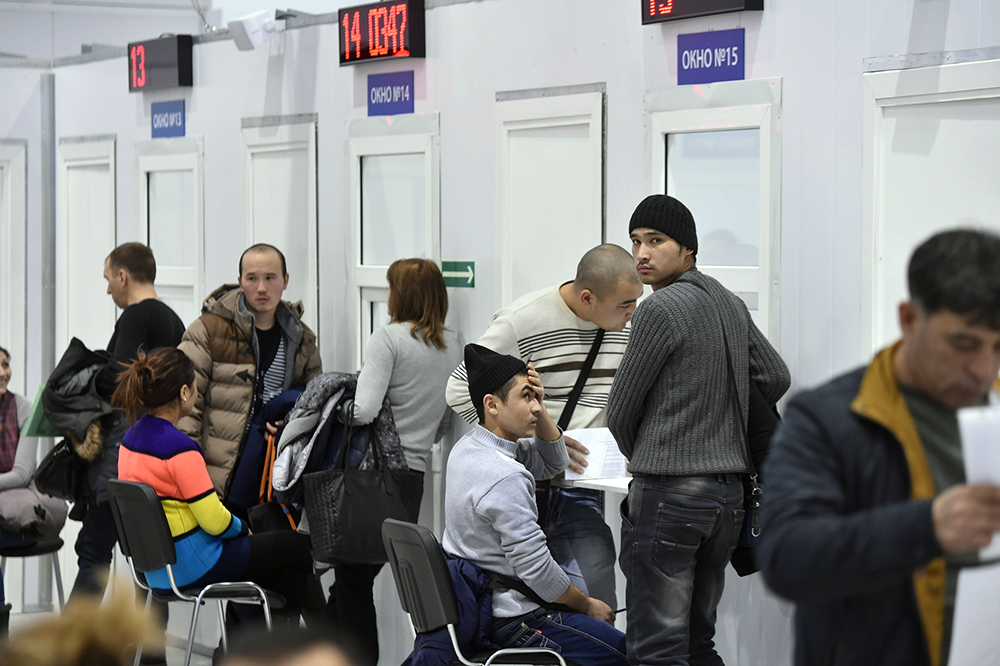 Работодатели временно смогут нанимать иностранцев без разрешения на работу