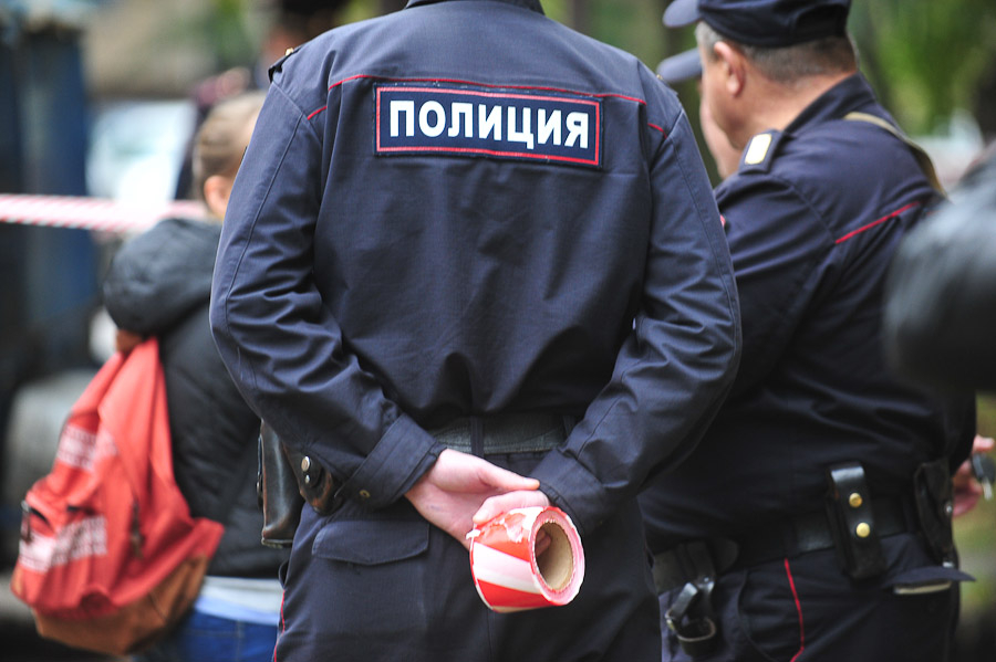 Полиции предложили разрешить вскрывать авто и оцеплять жилые дома