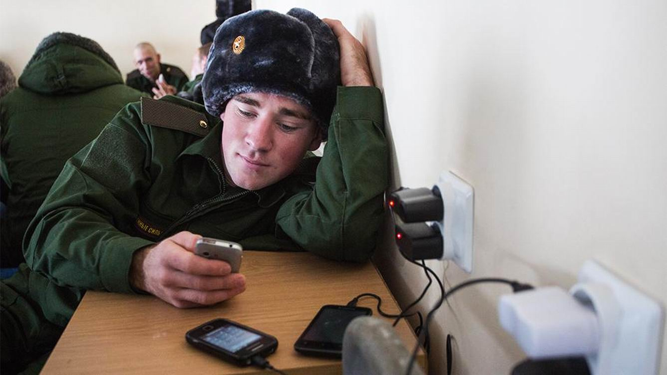 Военным окончательно запретили пользоваться гаджетами на службе и передавать информацию в СМИ